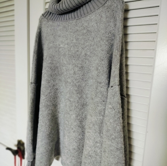 Free People Women's Oversized Pullover Turtleneck Sweater Heather Gray Medium - Picture 4 of 8